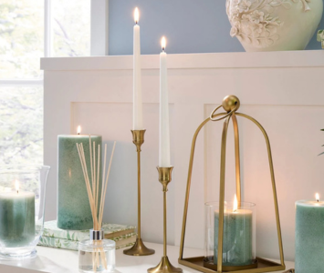 Elegant pillar candle